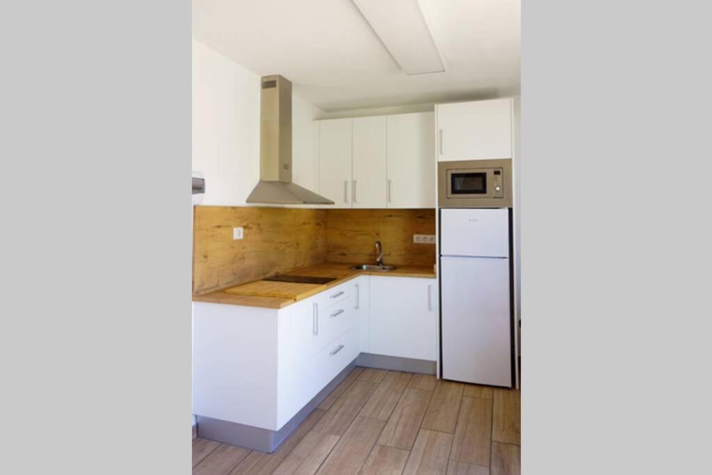 Апартаменты Apartamento Recien Reformado En Centro A Tres Minutos De La Playa Коральео Экстерьер фото